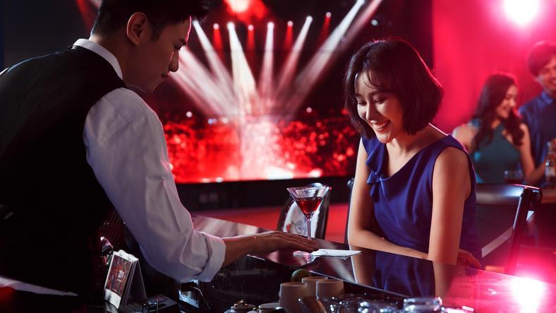 我在道士酒吧,花98元算了一卦